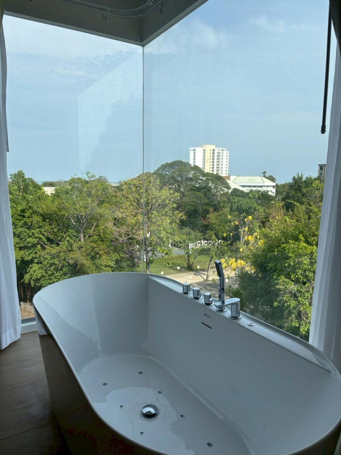 Whitt Hotell